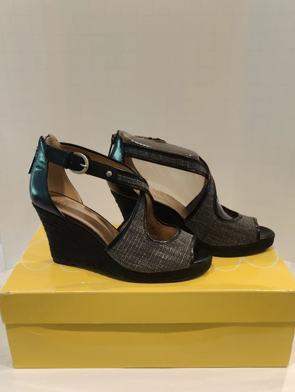 Circa Joan & David CJNandie Women’s Metallic Gray & Black  Wedge Sandals.
